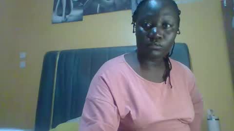 Snapshot of ladyblossoms19 chatting on 06/08/26, 01:28 lindah32 online show from 06/08/26, 01:28