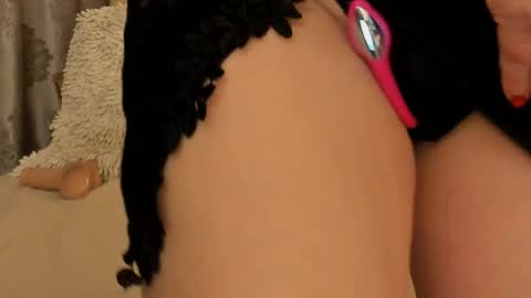 ladyjanyne online show from 04/15/26, 07:58