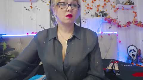  Lady Jeen    Back on Sunday 8th of December online show from 10/19/25, 04:40