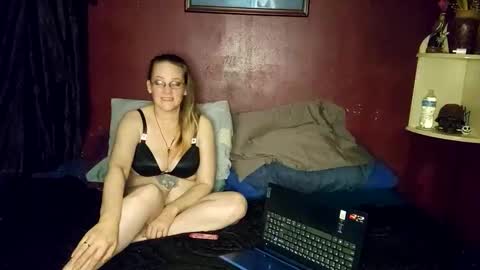 Snapshot of ladykiva_n_hubz chatting on 10/12/25, 05:06 ladykiva_n_hubz online show from 10/12/25, 05:06