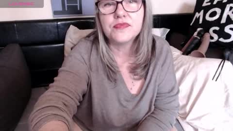 Snapshot of ladylanaxo chatting on 10/16/25, 01:23 Next Stream online show from 10/16/25, 01:23