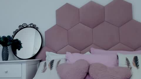 Lia online show from 02/19/25, 08:12