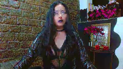 ladylunatikka online show from 05/19/26, 01:56
