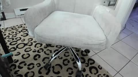 luxandleo online show from 12/21/25, 04:52