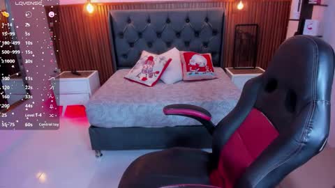 LADY  online show from 11/24/25, 07:35