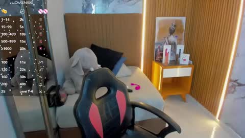 LADY  online show from 04/17/26, 12:30