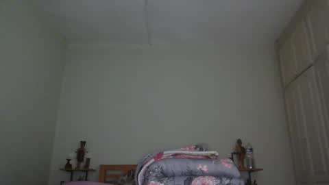 Snapshot of ladysarah101 chatting on 09/18/25, 08:00 Sarah Sam online show from 09/18/25, 08:00