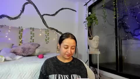 Lady  online show from 10/06/25, 01:47