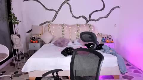 Lady  online show from 10/24/25, 05:26