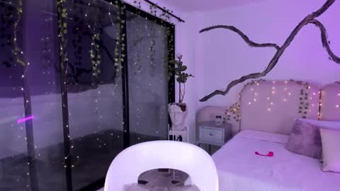 Lady  online show from 11/06/25, 05:19