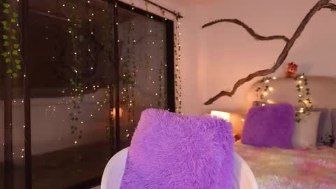 Lady  online show from 12/05/25, 06:44