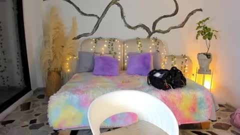 Lady  online show from 12/15/25, 03:11