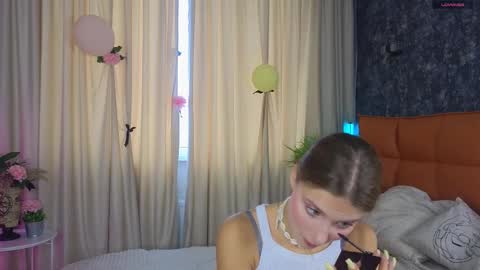 Lilia online show from 09/19/25, 07:10