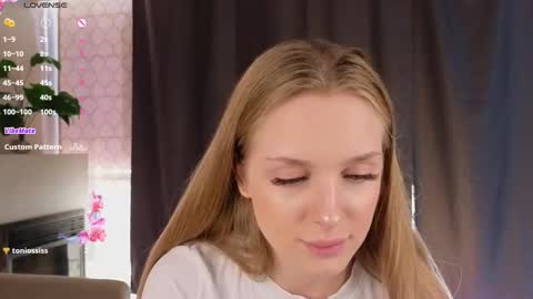 Lilia online show from 11/22/25, 07:29