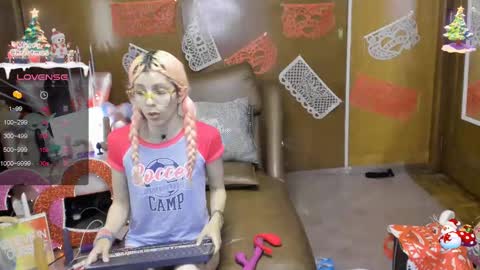 Snapshot of laflakita21 chatting on 02/14/25, 01:02 Skinnygirl online show from 02/14/25, 01:02