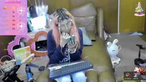 Snapshot of laflakita21 chatting on 10/19/25, 02:01 Skinnygirl online show from 10/19/25, 02:01