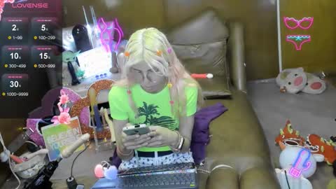 Snapshot of laflakita21 chatting on 11/12/25, 12:55 Skinnygirl online show from 11/12/25, 12:55