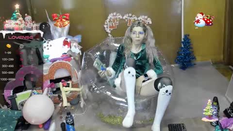 Snapshot of laflakita21 chatting on 12/17/25, 09:43 Skinnygirl online show from 12/17/25, 09:43