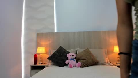 Laia Cruz online show from 10/22/25, 07:02