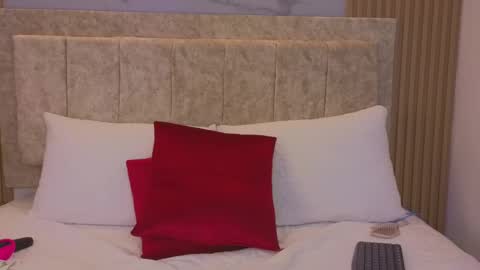 laiamilf online show from 02/22/25, 12:38