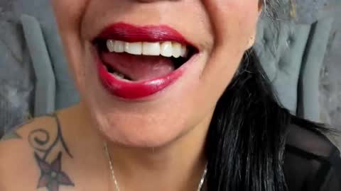 Lailacastillo online show from 11/06/25, 11:44