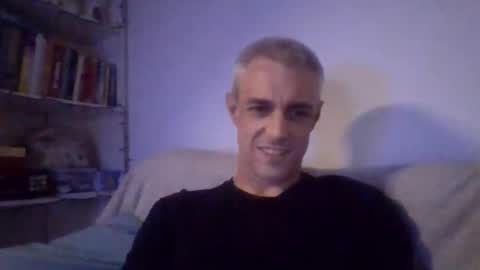 Snapshot of lain1986dd chatting on 12/18/25, 02:28 Lain online show from 12/18/25, 02:28