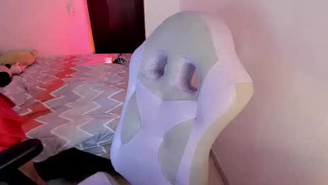 Snapshot of lain_t chatting on 09/24/25, 08:17 lain_t online show from 09/24/25, 08:17