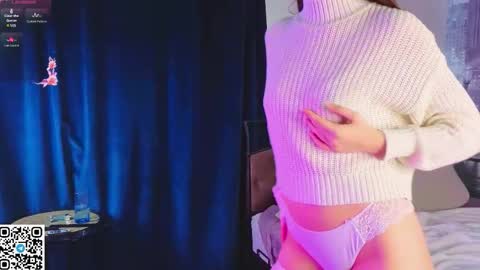 Snapshot of lalajecks chatting on 10/17/25, 08:17 Julia online show from 10/17/25, 08:17