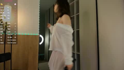 Snapshot of lalajecks chatting on 11/24/25, 08:08 Julia online show from 11/24/25, 08:08