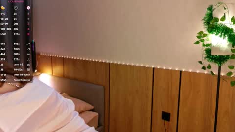 Julia online show from 03/08/26, 02:04