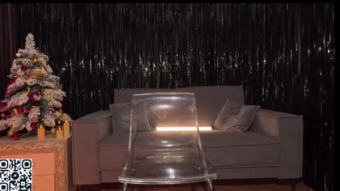 Snapshot of lallebi chatting on 12/21/24, 03:58 Ellina online show from 12/21/24, 03:58