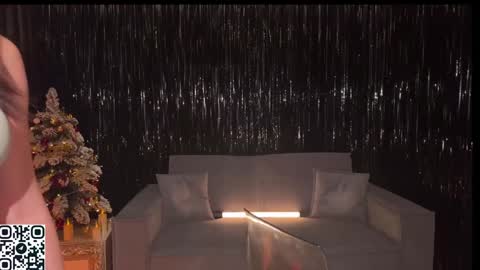 Snapshot of lallebi chatting on 12/23/24, 04:01 Ellina online show from 12/23/24, 04:01