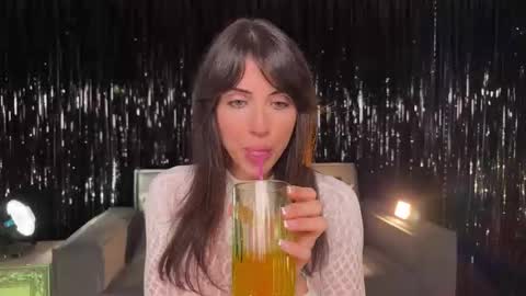 Snapshot of lallebi chatting on 09/19/25, 09:04 Ellina online show from 09/19/25, 09:04