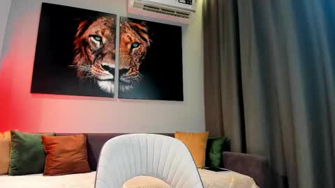 Snapshot of lallebi chatting on 11/19/25, 12:49 Ellina online show from 11/19/25, 12:49