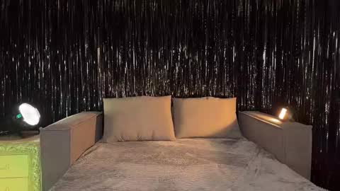 Snapshot of lallebi chatting on 11/29/25, 07:50 Ellina online show from 11/29/25, 07:50