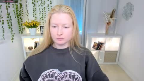 Laly online show from 03/21/26, 07:46