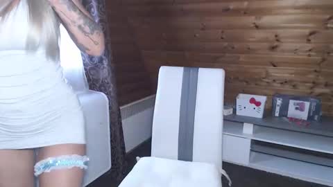 Snapshot of lamadrina006 chatting on 11/17/25, 08:42 LaMadrina006 online show from 11/17/25, 08:42