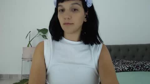 Snapshot of lamorarebelde chatting on 12/12/24, 02:15 J e n a All Days UTC -5 2030 online show from 12/12/24, 02:15