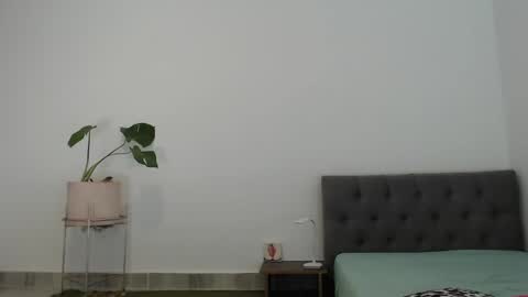 Snapshot of lamorarebelde chatting on 12/20/24, 03:03 J e n a All Days UTC -5 2030 online show from 12/20/24, 03:03