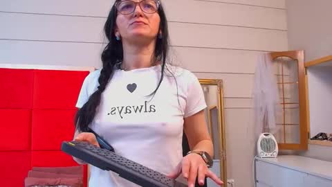 LanaBanner online show from 04/19/26, 04:34