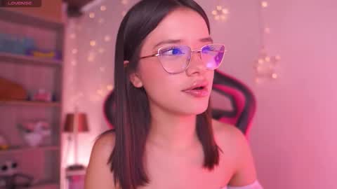 Snapshot of lana_dreams_ chatting on 02/17/26, 11:33 Lana online show from 02/17/26, 11:33