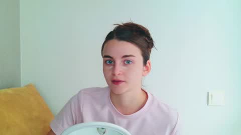 lana_gl online show from 07/16/26, 10:21