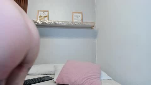 Lana     igauroraaaaaaaaa 1 online show from 12/16/25, 10:48