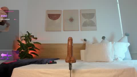 lana_kane_ online show from 12/10/24, 03:12