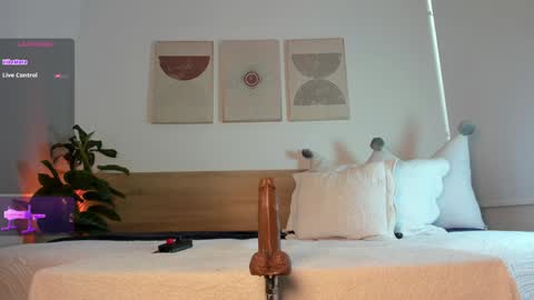 lana_kane_ online show from 12/11/24, 03:26