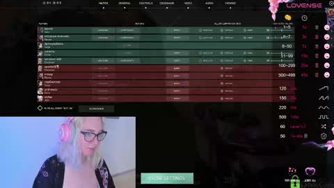 Snapshot of lana_lunar chatting on 10/16/25, 12:39 Lana online show from 10/16/25, 12:39