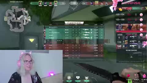 Snapshot of lana_lunar chatting on 10/28/25, 02:20 Lana online show from 10/28/25, 02:20