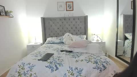 lana_roux online show from 01/18/26, 12:36