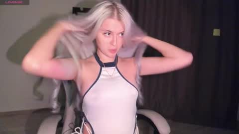 Lana online show from 11/08/25, 02:17