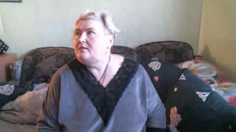 lanacat555 online show from 10/31/25, 11:44